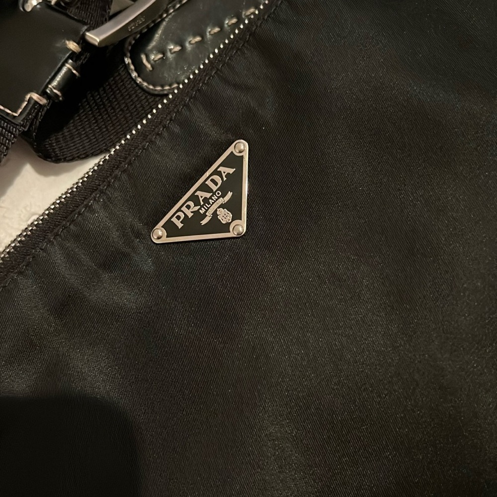 AUTHENTIC PRADA Vintage re-nylon shoulder bag, black. Comes with dust bag. - Picture 6 of 11